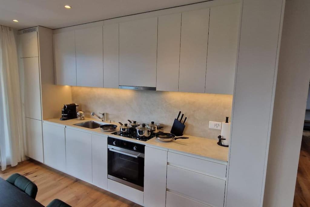Visionary Hospitality Rothenburg, Lucerne - Premium Apartments With Free Parking, Washer, Kitchen, Terrace, 15' City Buitenkant foto